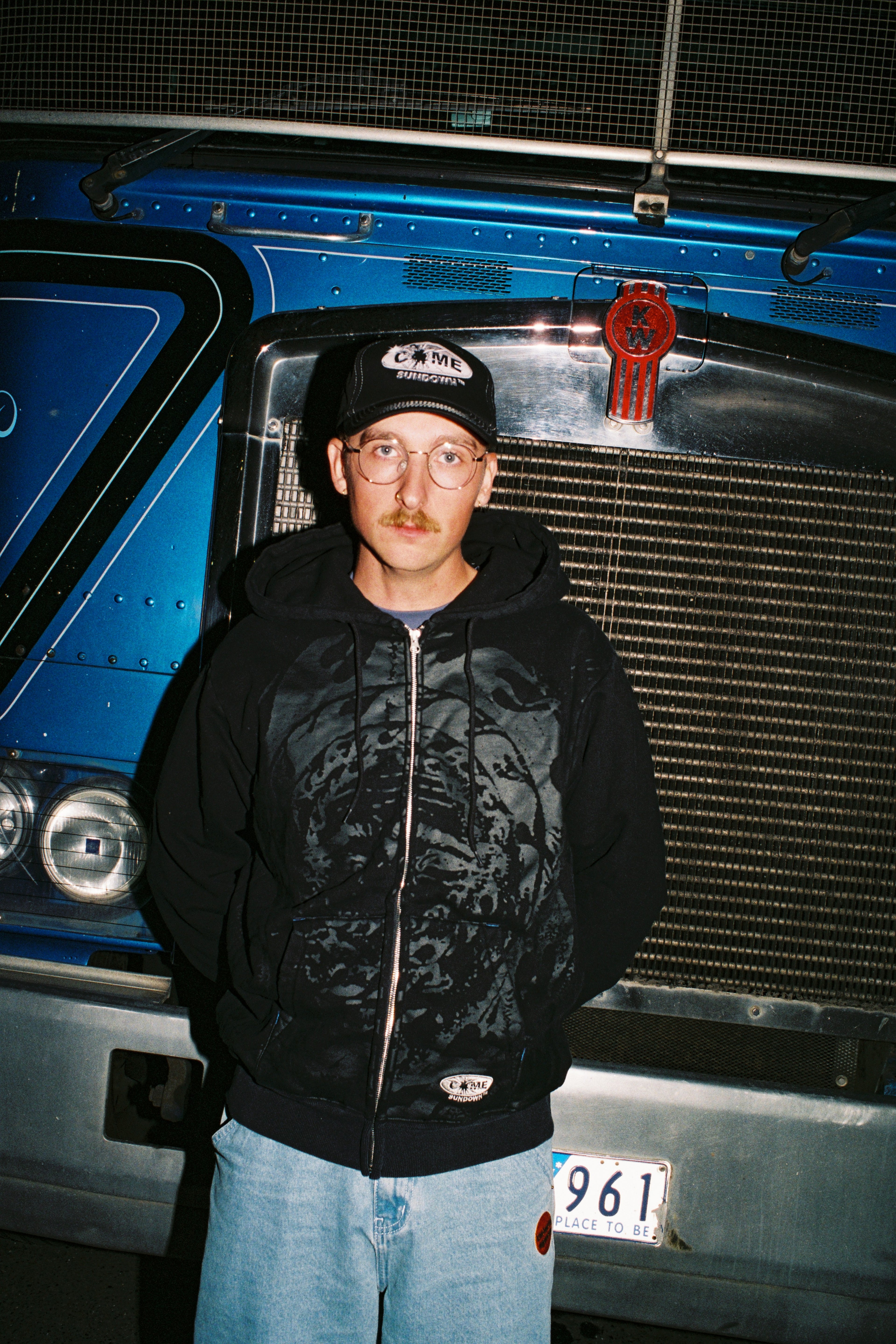GRAVITATIONAL ZIP HOOD BLACK