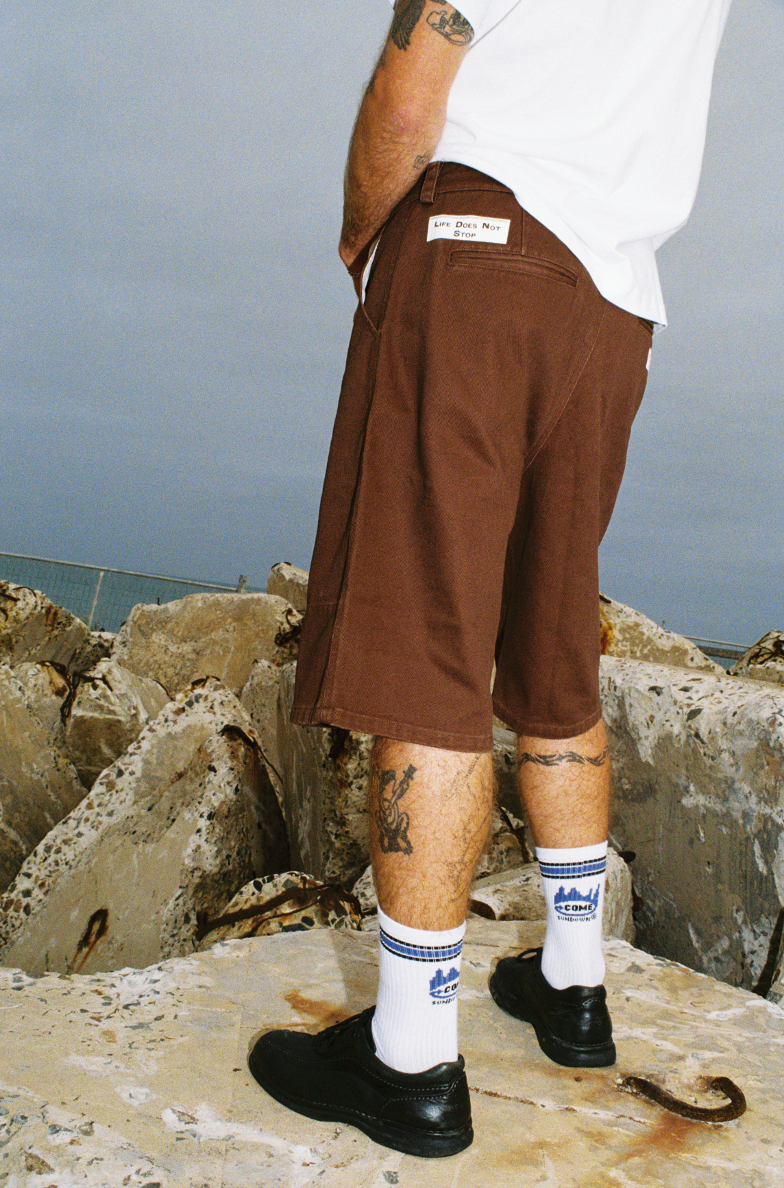 LIFE SHORTS WASHED BROWN